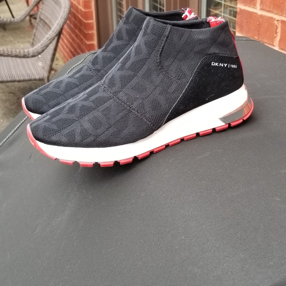 DKNY MYLO womens sneaker black, sz. 10
